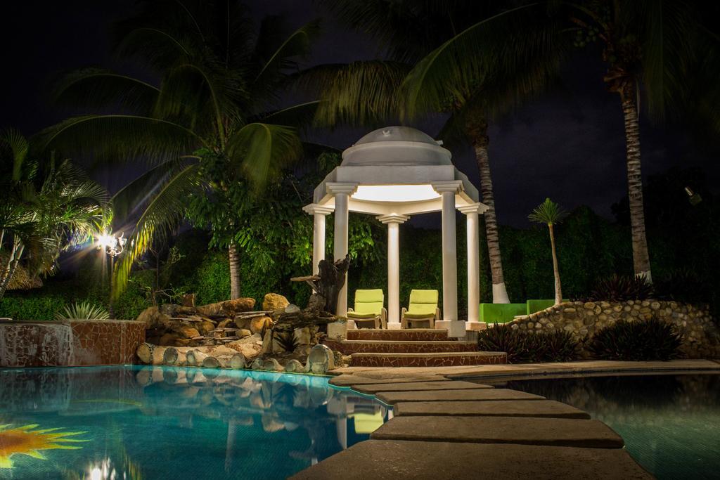 Hotel & Suites Punta Esmeralda ปูแอร์โตเอสกอนดิโด ภายนอก รูปภาพ