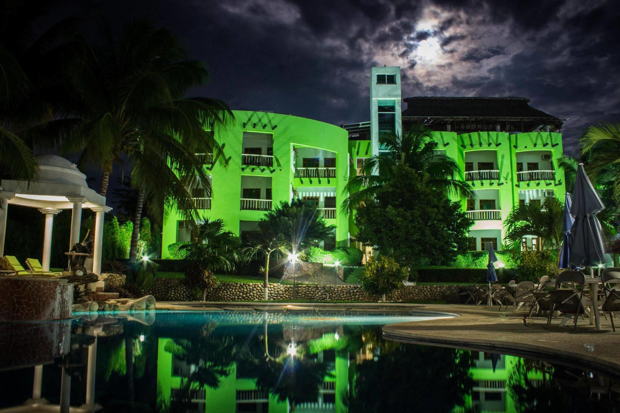 Hotel & Suites Punta Esmeralda ปูแอร์โตเอสกอนดิโด ภายนอก รูปภาพ