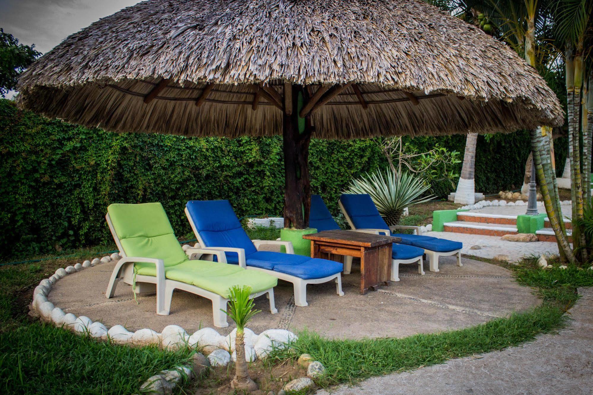 Hotel & Suites Punta Esmeralda ปูแอร์โตเอสกอนดิโด ภายนอก รูปภาพ