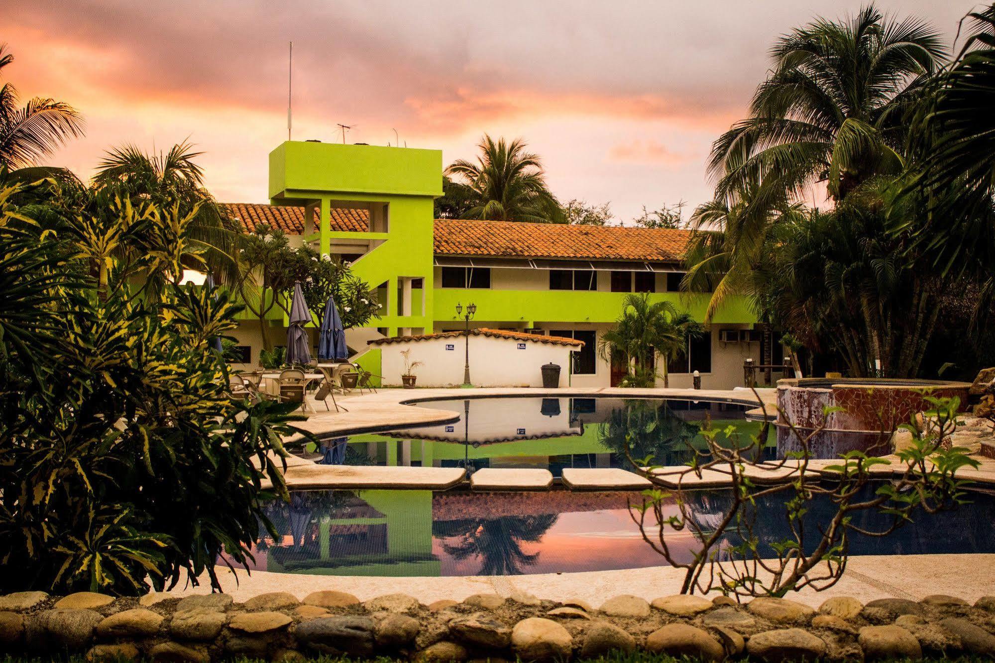 Hotel & Suites Punta Esmeralda ปูแอร์โตเอสกอนดิโด ภายนอก รูปภาพ