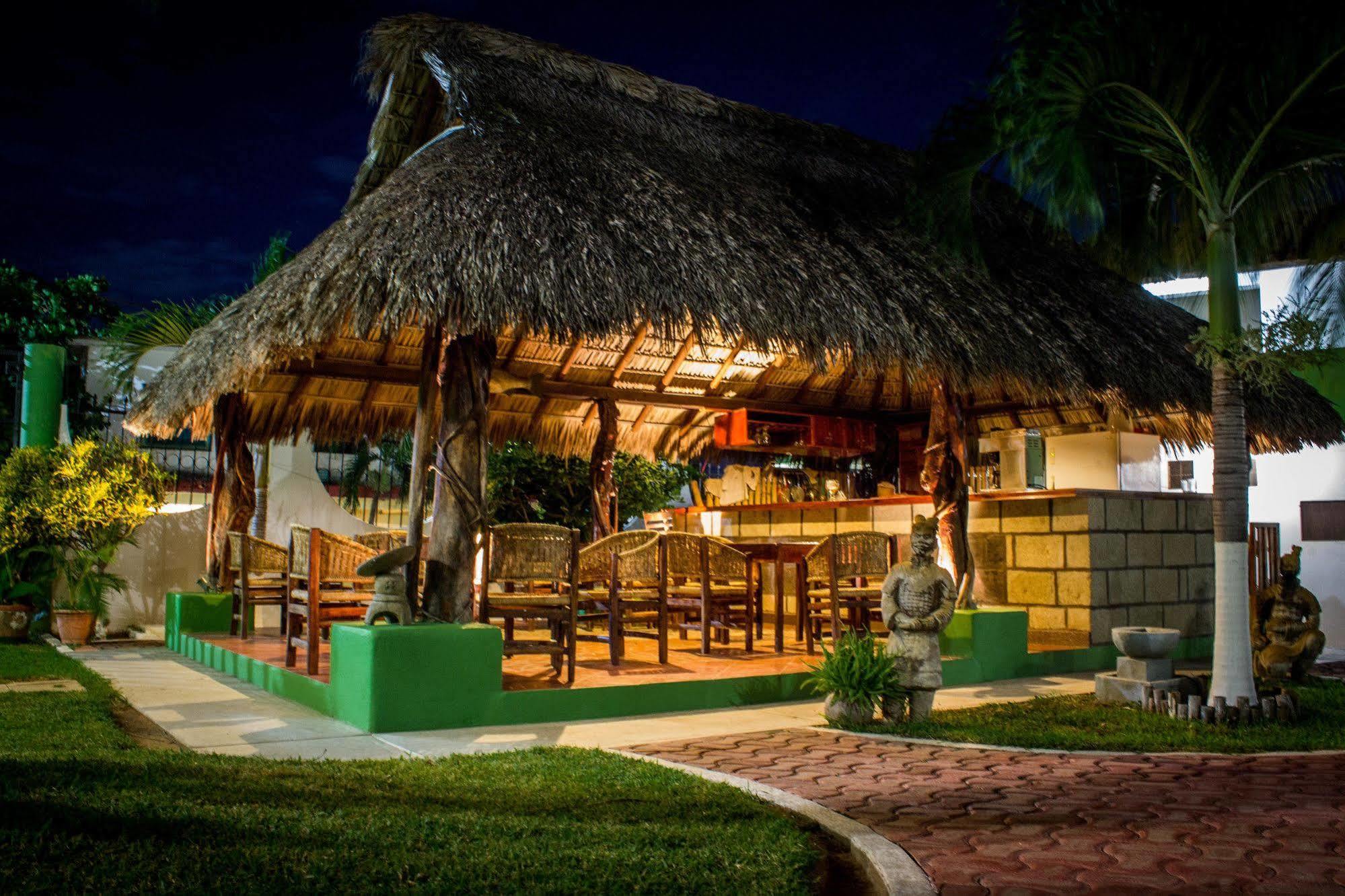 Hotel & Suites Punta Esmeralda ปูแอร์โตเอสกอนดิโด ภายนอก รูปภาพ
